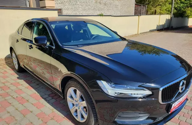 VOLVO S90 