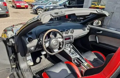 AUDI TT 