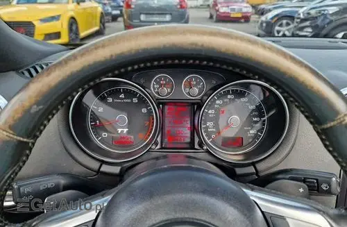 AUDI TT 