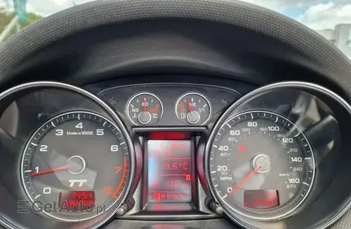 AUDI TT 