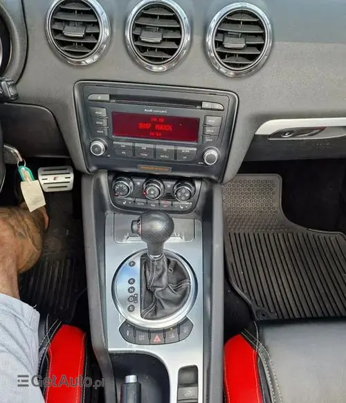 AUDI TT 