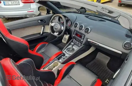 AUDI TT 