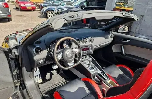 AUDI TT 