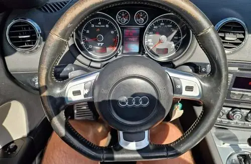 AUDI TT 