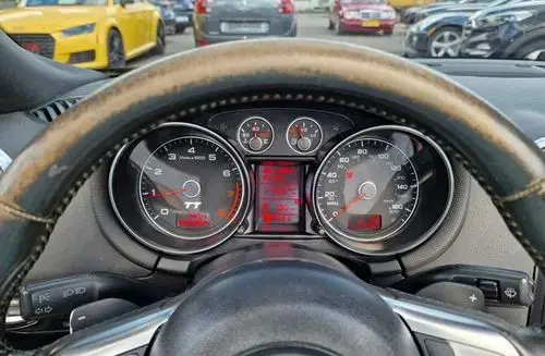 AUDI TT 