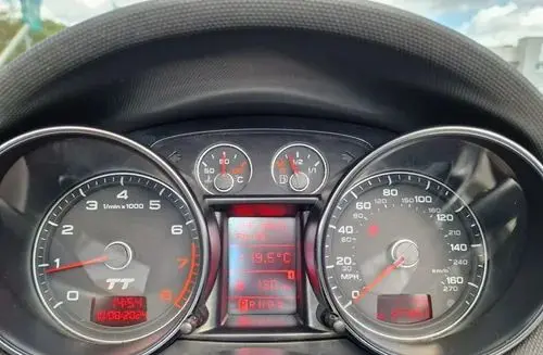 AUDI TT 