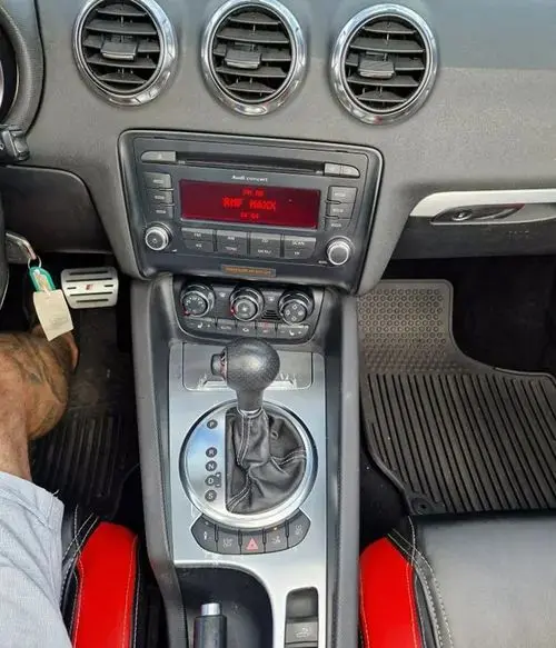 AUDI TT 