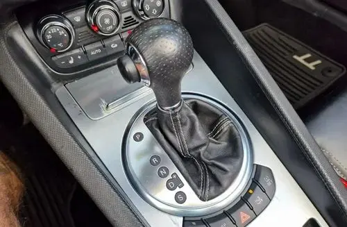 AUDI TT 