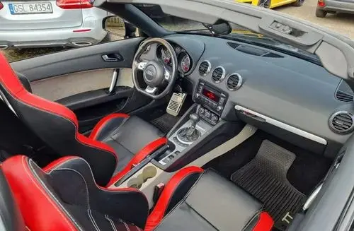 AUDI TT 