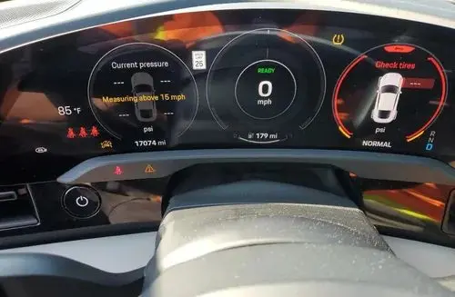 PORSCHE Taycan 