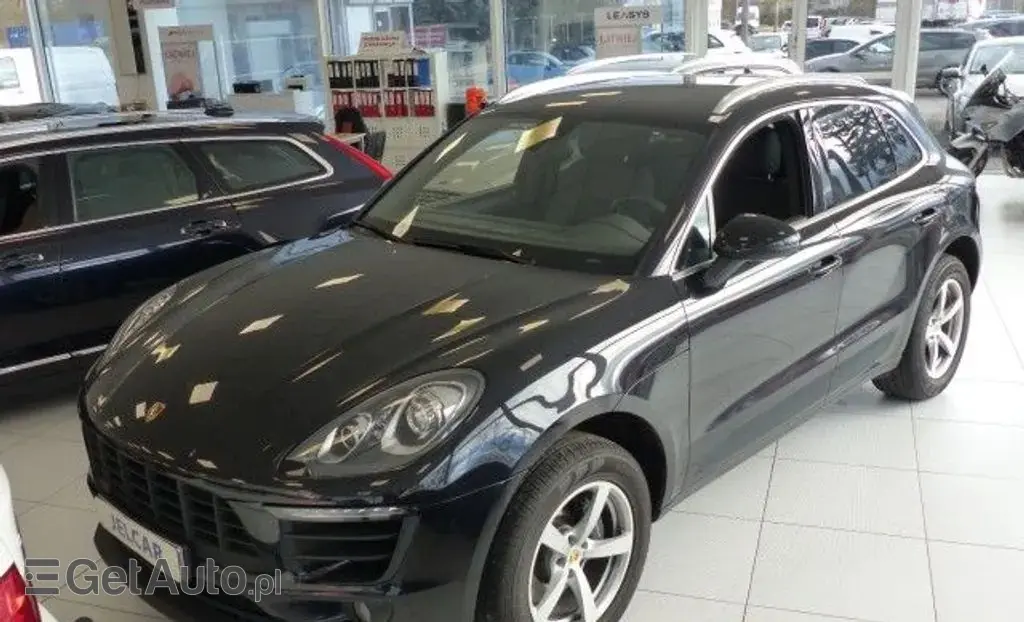 PORSCHE Macan 