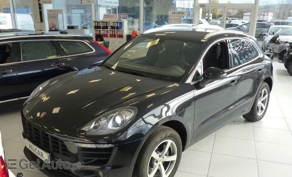 PORSCHE Macan 