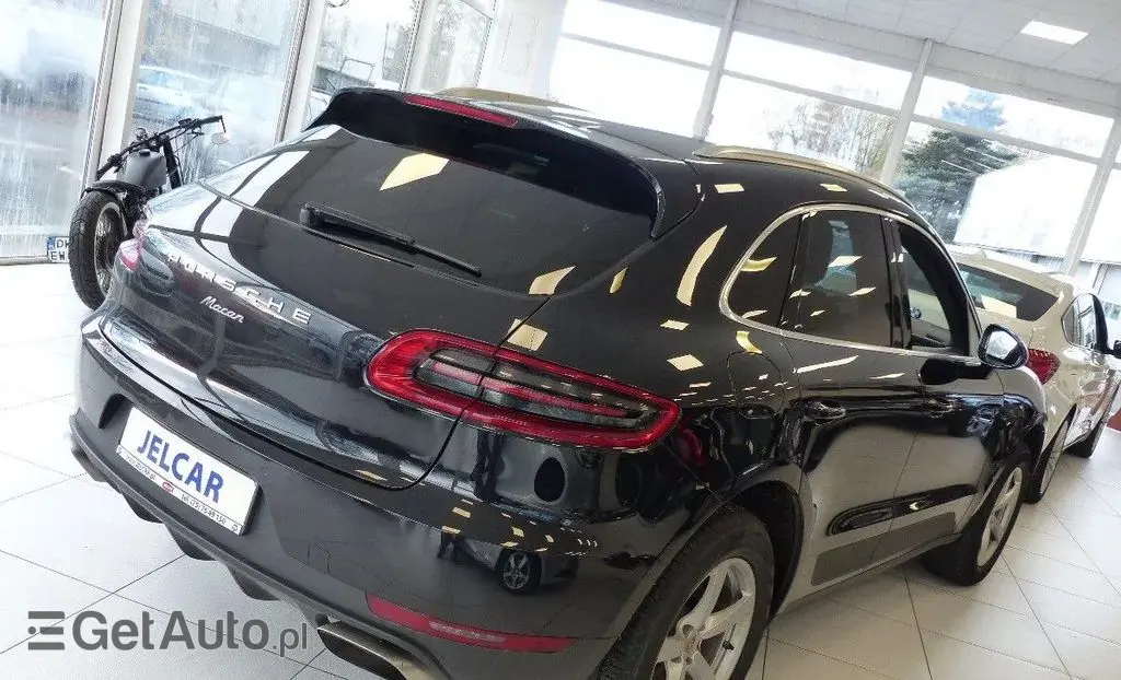 PORSCHE Macan 