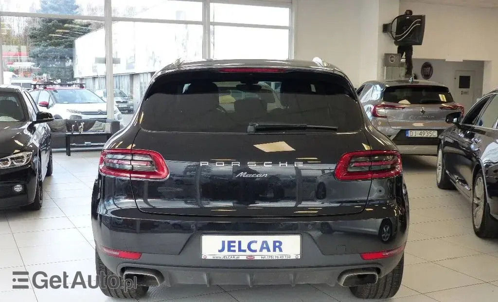 PORSCHE Macan 