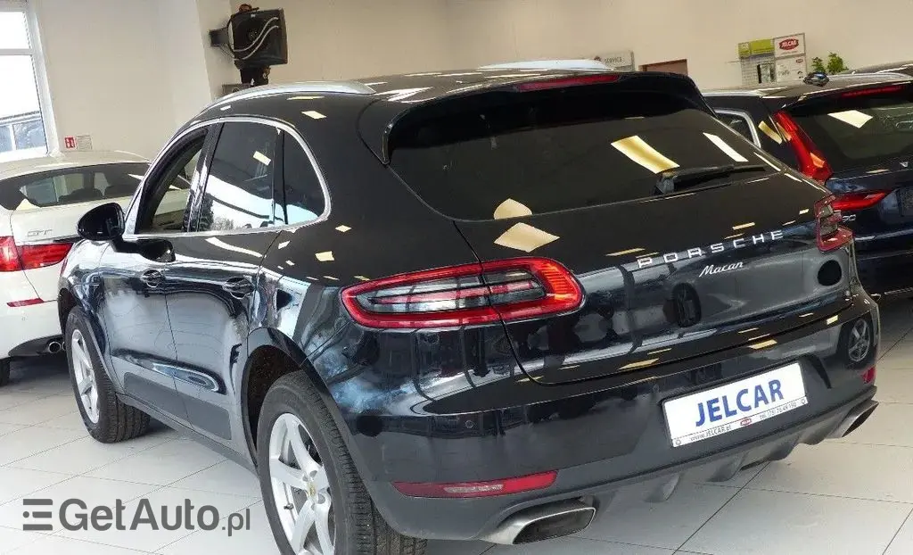 PORSCHE Macan 