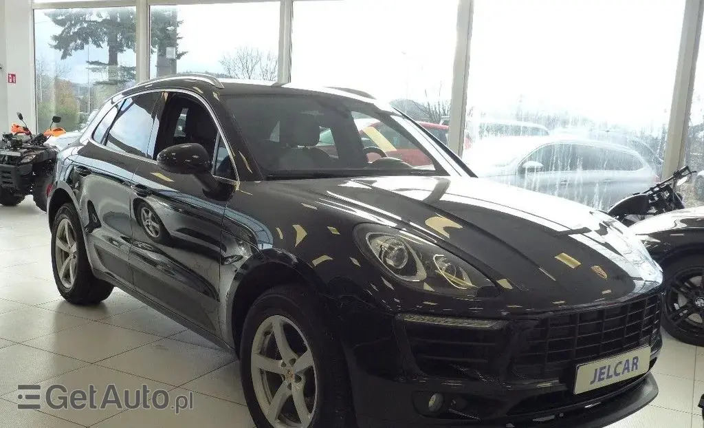 PORSCHE Macan 