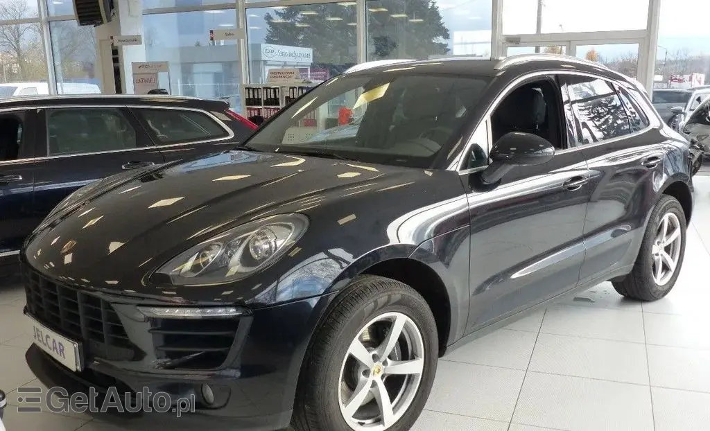 PORSCHE Macan 