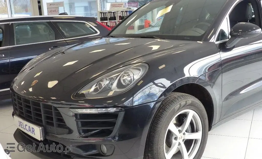 PORSCHE Macan 