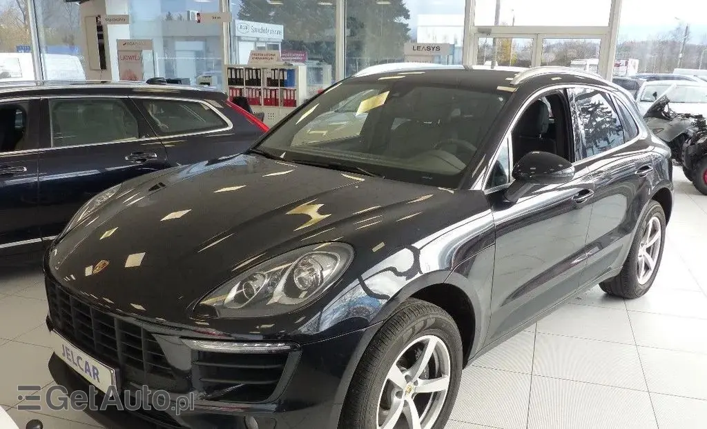 PORSCHE Macan 