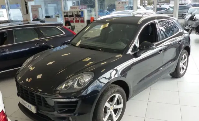 PORSCHE Macan 