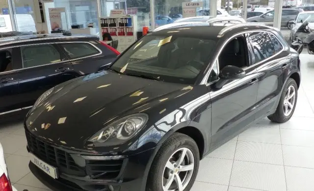 PORSCHE Macan 
