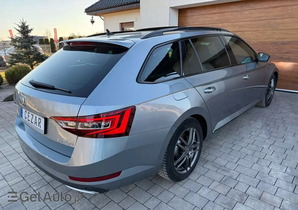 SKODA Superb Combi 2.0 TDI DSG Sportline