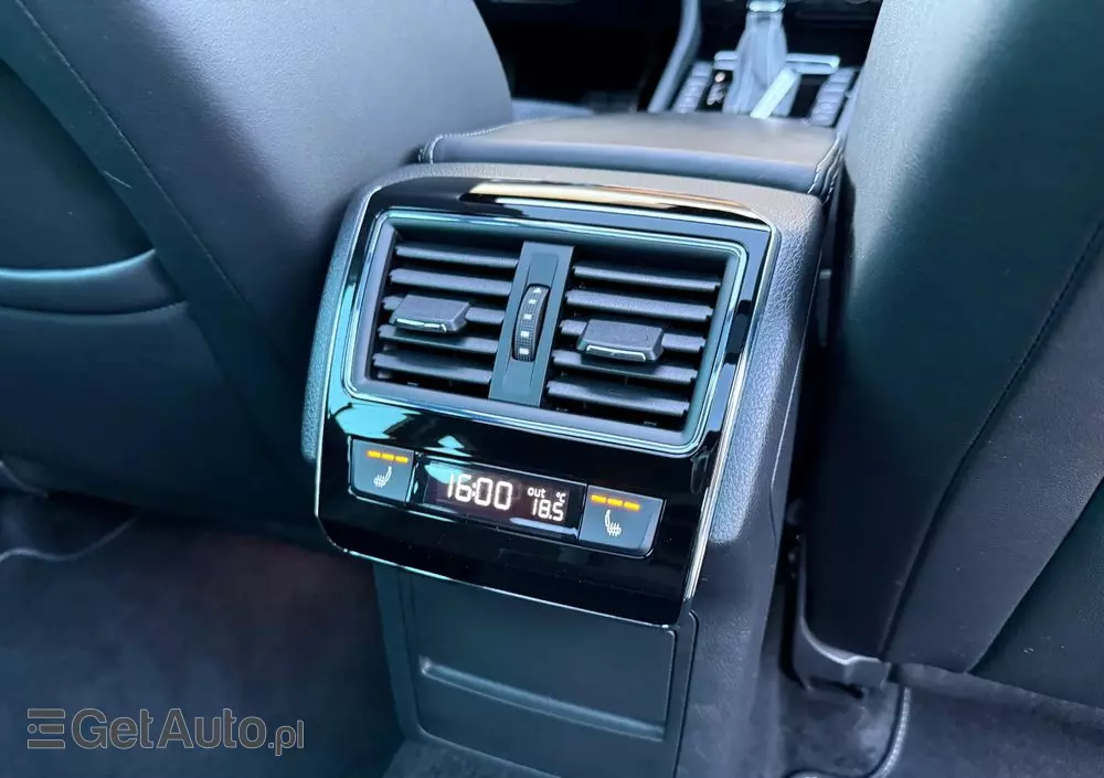 SKODA Superb Combi 2.0 TDI DSG Sportline