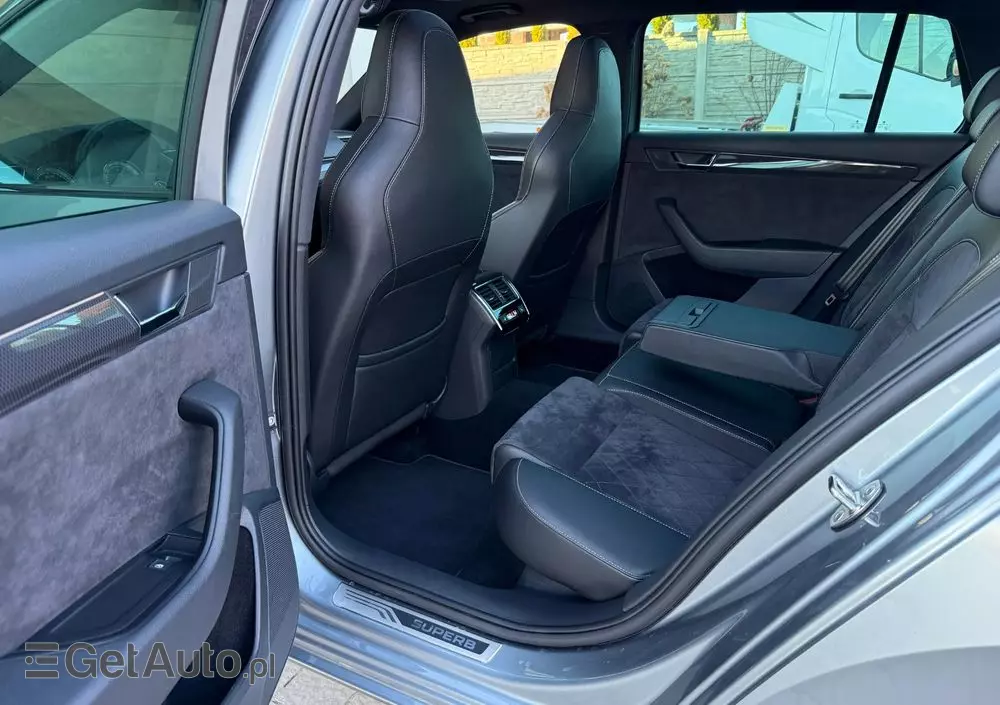 SKODA Superb Combi 2.0 TDI DSG Sportline