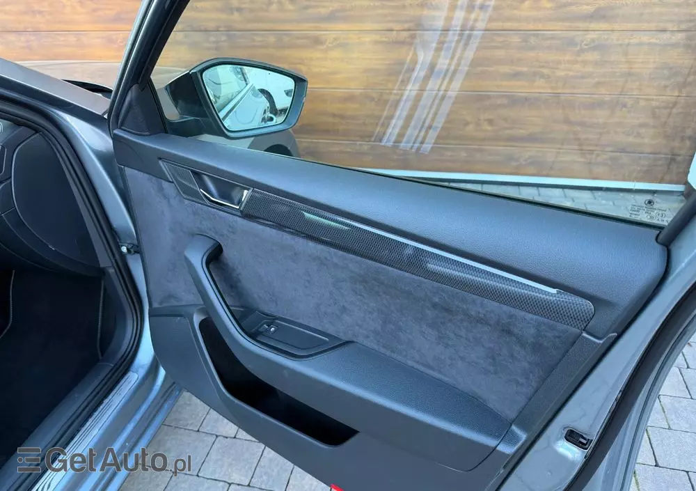 SKODA Superb Combi 2.0 TDI DSG Sportline