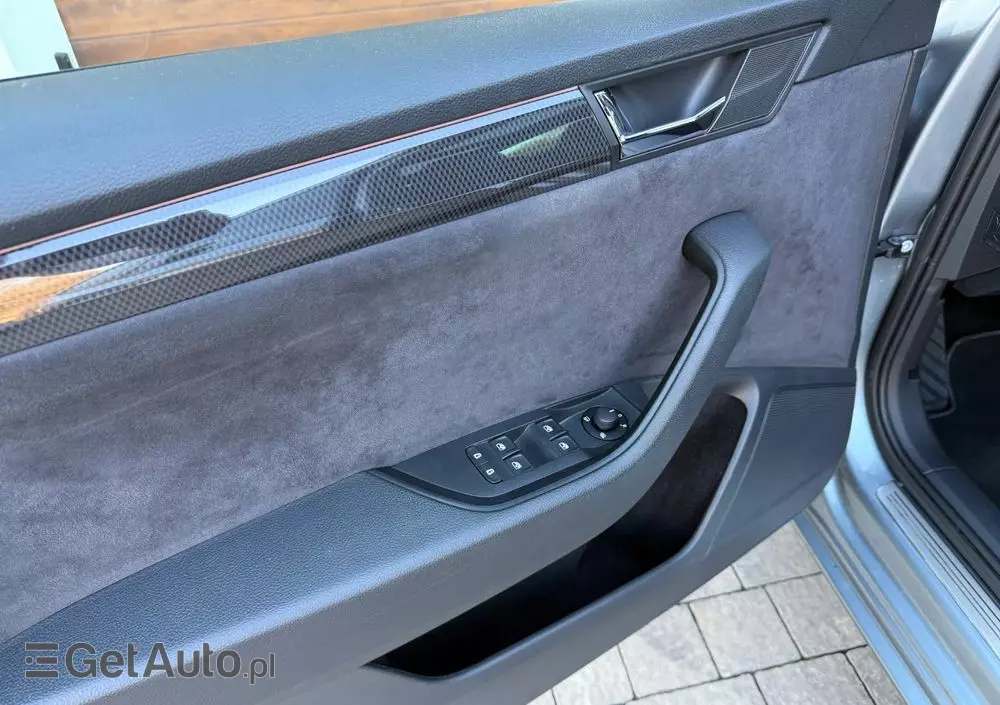 SKODA Superb Combi 2.0 TDI DSG Sportline