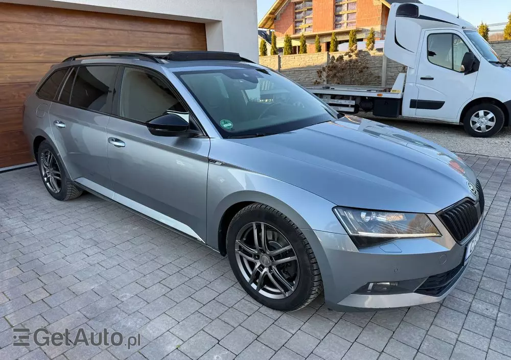 SKODA Superb Combi 2.0 TDI DSG Sportline