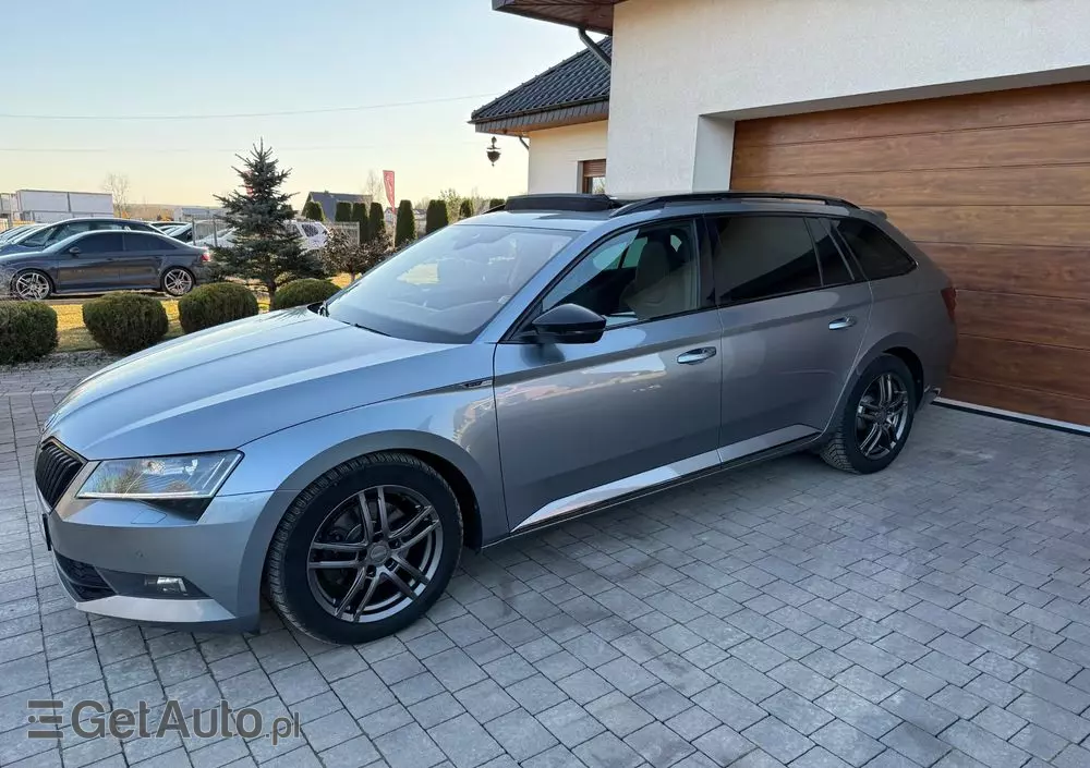 SKODA Superb Combi 2.0 TDI DSG Sportline