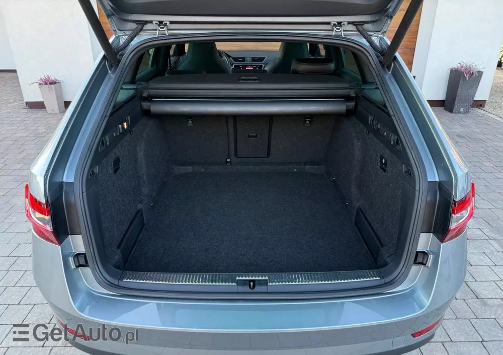 SKODA Superb Combi 2.0 TDI DSG Sportline