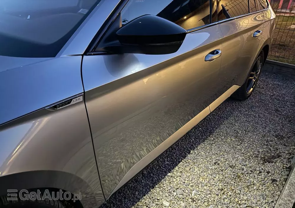SKODA Superb Combi 2.0 TDI DSG Sportline