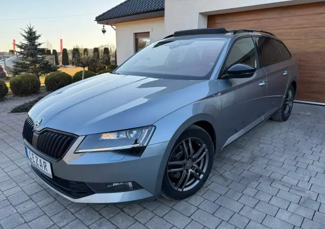 SKODA Superb Combi 2.0 TDI DSG Sportline