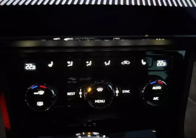 SKODA Superb Combi 2.0 TDI DSG Sportline