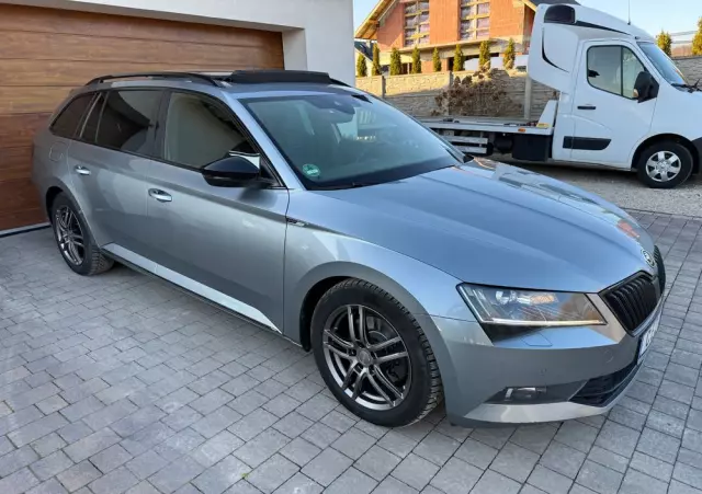 SKODA Superb Combi 2.0 TDI DSG Sportline