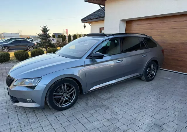 SKODA Superb Combi 2.0 TDI DSG Sportline