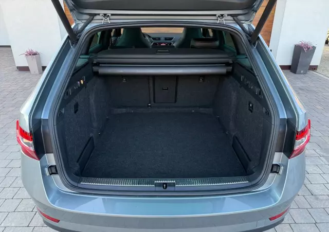 SKODA Superb Combi 2.0 TDI DSG Sportline