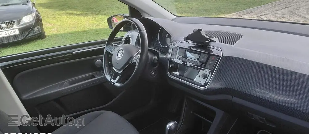 VOLKSWAGEN Up! 