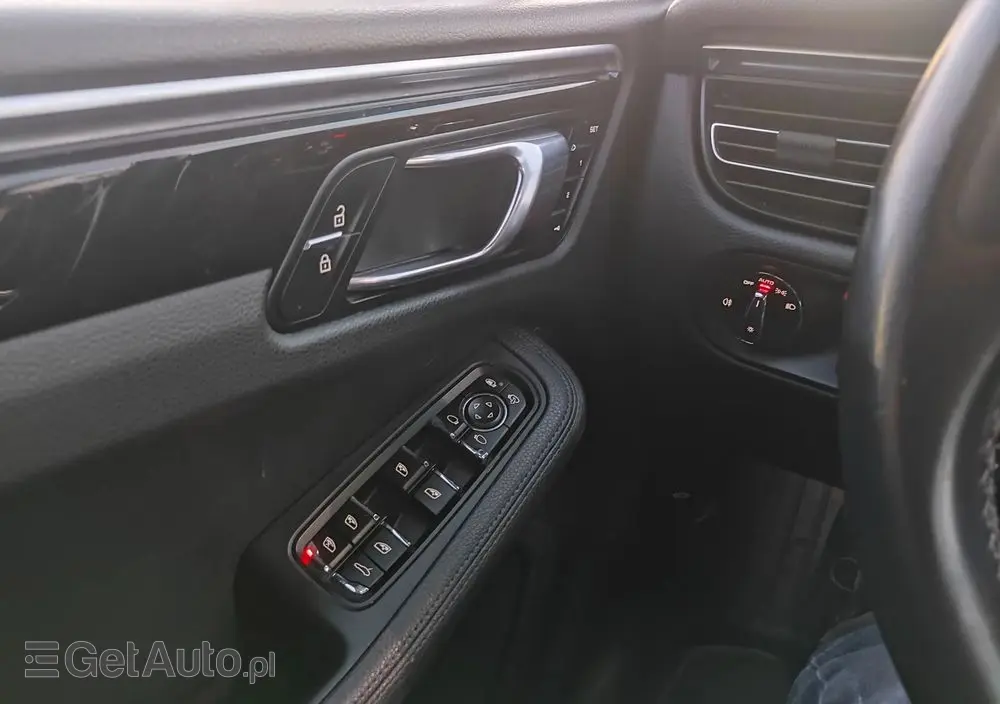 PORSCHE Macan T PDK
