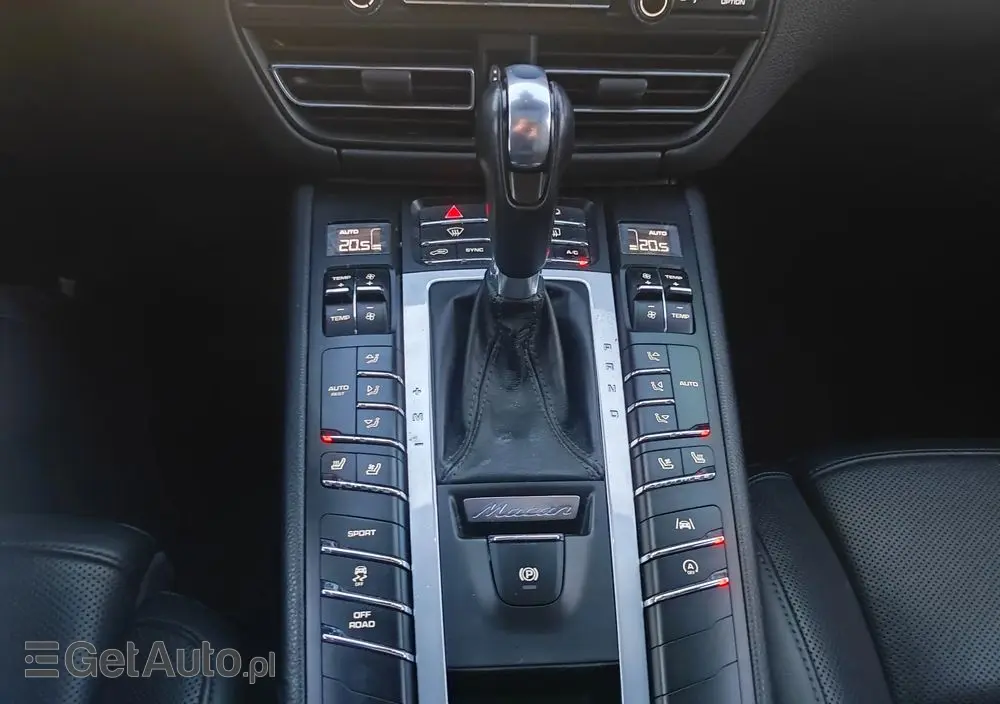 PORSCHE Macan T PDK