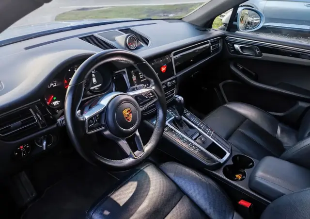 PORSCHE Macan T PDK
