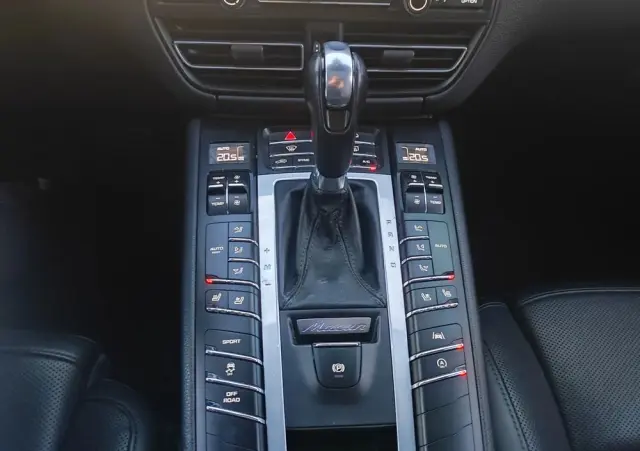 PORSCHE Macan T PDK