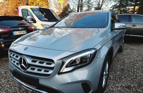 MERCEDES-BENZ GLA 