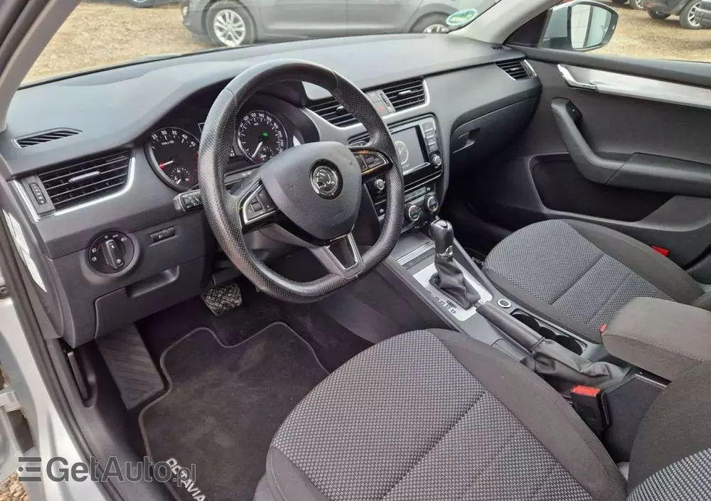 SKODA Octavia 1.6 TDI Edition DSG