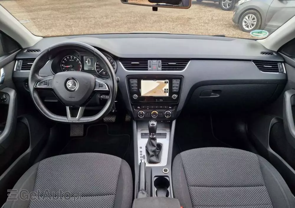 SKODA Octavia 1.6 TDI Edition DSG