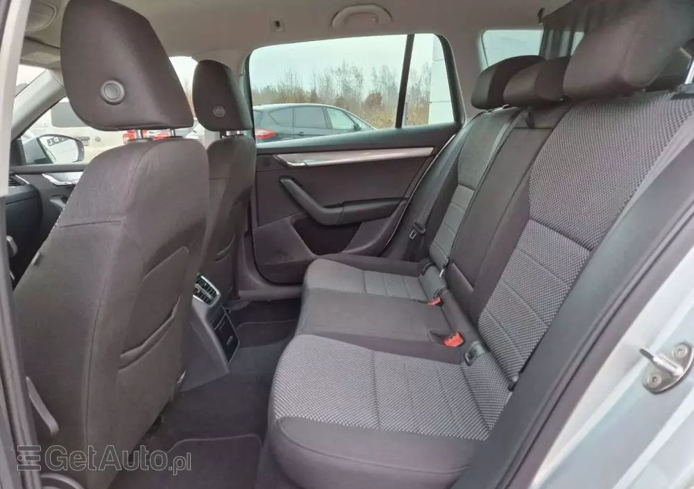 SKODA Octavia 1.6 TDI Edition DSG