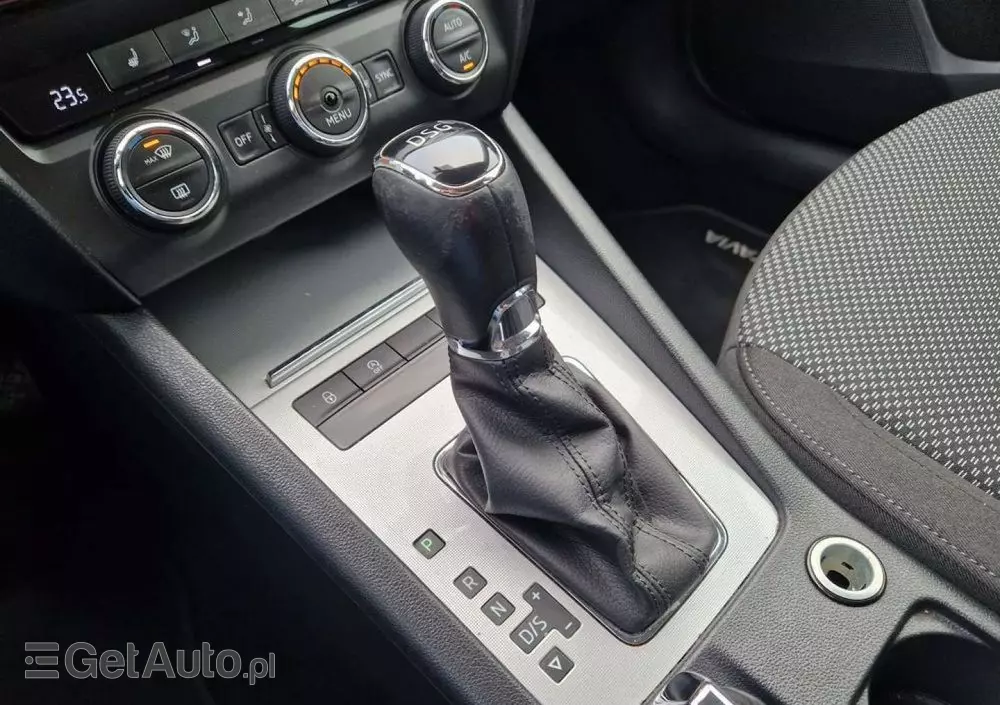 SKODA Octavia 1.6 TDI Edition DSG