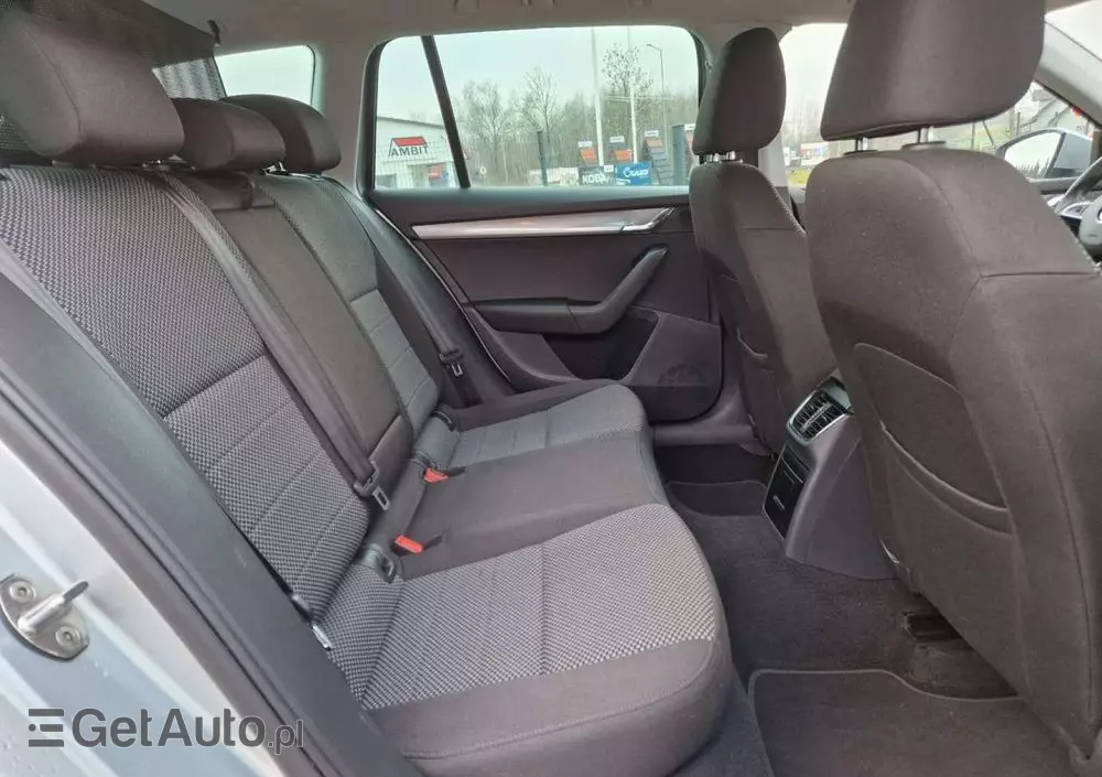 SKODA Octavia 1.6 TDI Edition DSG